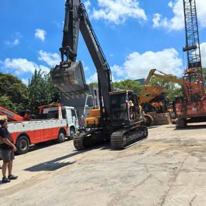 Excavatrice sur chenilles Hyundai R220 de 22 tonnes, excavatrice hydraulique robuste pour les travaux de construction et de terrassement - Product Image 6