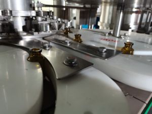 Haute vitesse 5-500Ml dispositif d'étanchéité de remplissage d'aérosol de pulvérisation nasale de soins de santé semi-opérationnels - Product Image 2