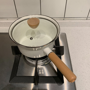 <span class=keywords><strong>Olla</strong></span> con mango <span class=keywords><strong>de</strong></span> madera y tapa <span class=keywords><strong>de</strong></span> vidrio, <span class=keywords><strong>olla</strong></span> esmaltada elevada anti-derrame, <span class=keywords><strong>olla</strong></span> para leche esmaltada <span class=keywords><strong>de</strong></span> 18 cm para cocinas <span class=keywords><strong>de</strong></span> gas e inducción, ideal para camping. - Product Image 5