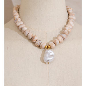 سوار من الخرز غير منتظم من الأكريليك وصلت حديثًا من jinأنت طقم مجوهرات بدلاية من اللؤلؤ الباروكي المقلد - Product Image 5