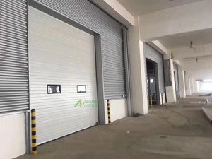 Porta Sezionale Industriale Elettrica Isolata Compatta a Basso Prezzo per Spazi Stretti in Fabbriche - Product Image 2