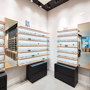 Présentoir à lunettes en bois à grande chaîne personnalisé vitrine de magasin d'optique optimale pour la réception vitrine de table à lunettes - Product Image 5