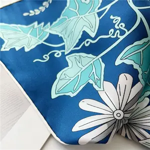 Sciarpa di seta in twill quadrata di alta qualità con stampa personalizzata all'ingrosso sciarpe di seta personalizzate arrotolate a mano