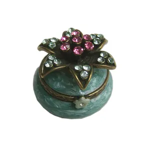 エレガントな小さな丸いアンティーク真鍮グリーンメタル亜鉛合金リングボックス、家の宝物収納用のふたに宝石をちりばめた装飾の花