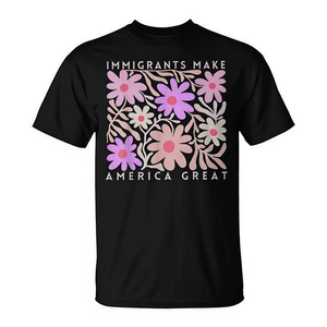 Camiseta retro con estampado de flores para mujer, con la frase «Los inmigrantes hacen que Estados Unidos sea grande» - Product Image 2