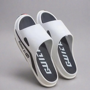 Vente en Gros Mode 2024, Mules et Claquettes Légères à Semelle Souple pour Intérieur et Extérieur, Tongs et Sandales Décontractées pour Femmes et Hommes - Product Image 1