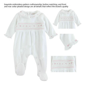 Nuova Tutina da Bimba in Cotone Organico Naturale Lavorata a Maglia con Colletto a Loto Ricamato a Mano Alla Moda - Product Image 2