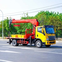 Grue montée sur camion à essieu unique SAIC, équipée d'une grue à bras droit à 5 sections de 7 tonnes et d'un moteur diesel Weichai