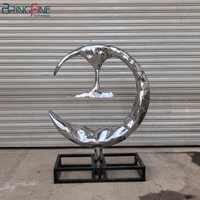 Sculpture abstraite moderne circulaire en acier inoxydable 304 poli 3D pour extérieur avec motif anneau et montagne