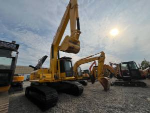 Excavatrice sur chenilles d'occasion KOMATSU PC220-7 PC220 PC 220 220-7 de 22 tonnes à vendre au Japon - Product Image 2