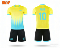 Kain Mesh Poliester 100% Ringan dan Bernapas, Cetak Digital Bergaris, Kerah Bulat, Lengan Pendek, Jersey Latihan Sepak Bola Musim Panas