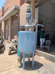 Vertical stainless steel mixing tank with gear motor agitator and heating <b>cooling</b> <b>jacket</b> for industrial use - Product Image 2