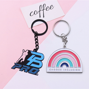 Campione gratuito in lega di zinco carino Kawaii portachiavi arcobaleno lettera portachiavi Logo personalizzato carino rosa smalto morbido altri portachiavi - Product Image 1
