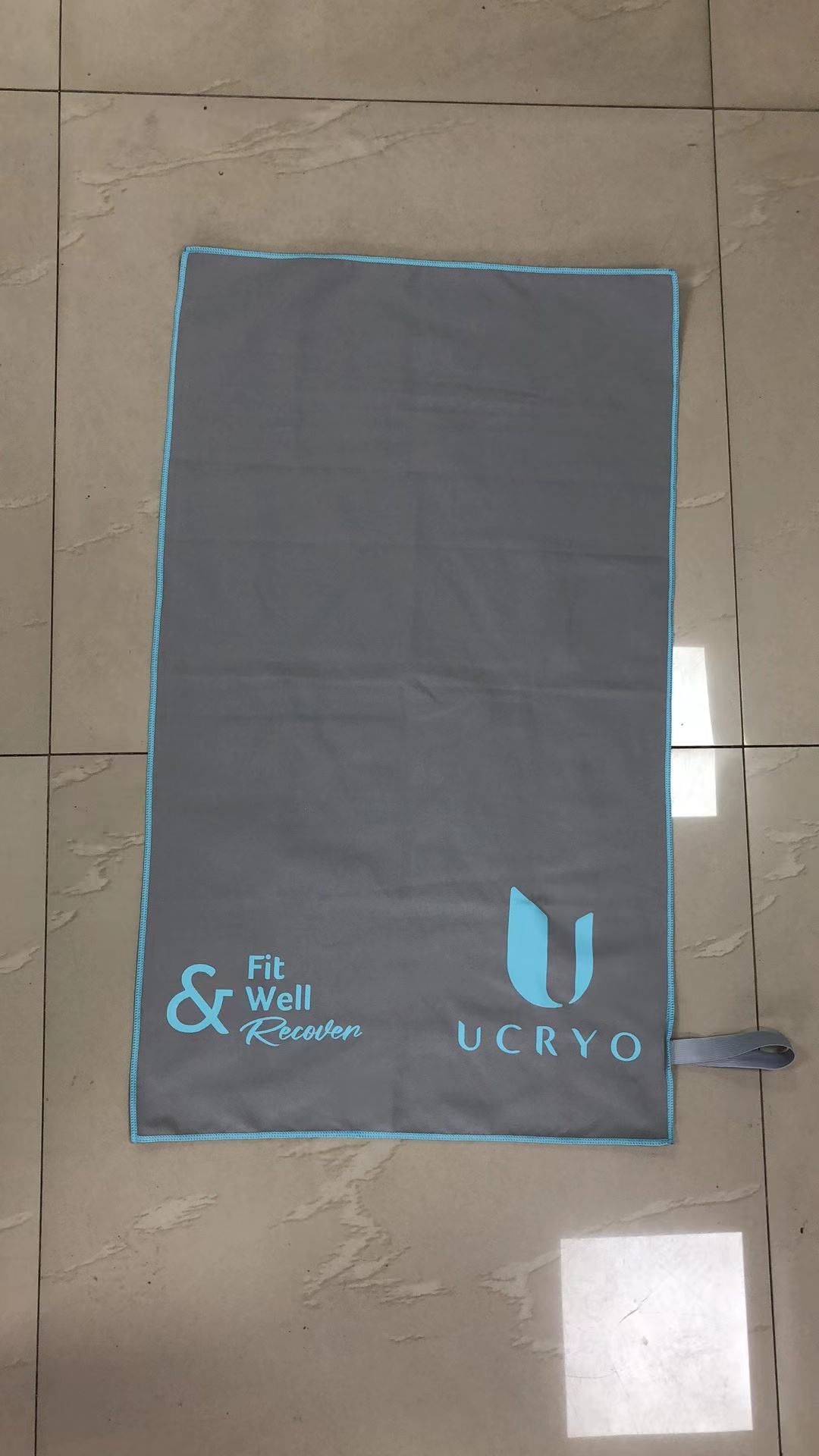 สีเทาเข้ม