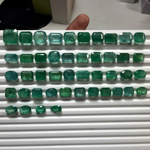 อัญมณีแบบหลวมสีเขียวมรกตธรรมชาติตัดเป็นเหลี่ยมเพชรพลอยสีเขียวสำหรับทำเครื่องประดับ - Product Image 1