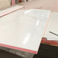 Panneaux sandwich isolants en plastique renforcé de fibres de verre (PRFV) avec âme en mousse PS extrudée pour équipements d'incubation, entrepôts frigorifiques et véhicules
