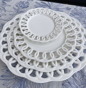 Ensemble de plats à dîner en céramique blanche au design ajouré élégant, <span class=keywords><strong>assiettes</strong></span> de présentation pour mariage, <span class=keywords><strong>assiettes</strong></span> décoratives pour table - Product Image 2