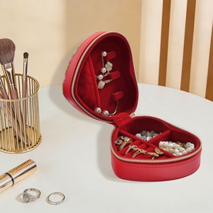 Étui à bijoux en cuir PU portable avec logo personnalisé, motif floral hawaïen, petit organisateur de voyage, forme de cœur rouge - Product Image 6