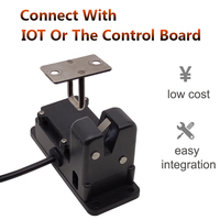 Dispositif de verrouillage de batterie pour trottinette électrique à mobilité partagée, alimenté par IoT, avec armoire de batterie interchangeable et verrou.