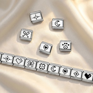 Bracelet à breloques vintage Y2K Pixel Art, maillons découpés au laser en acier inoxydable argenté, breloques modulaires, accessoires de bijoux DIY - Product Image 1