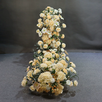 Chemin de table floral moderne OEM personnalisé en roses artificielles en soie rose vif pour mariages d'automne en intérieur/extérieur
