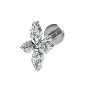 Clou d'oreille en zircon en forme de trèfle en alliage de titane F136, bijoux de piercing en titane G23 - Product Image 3
