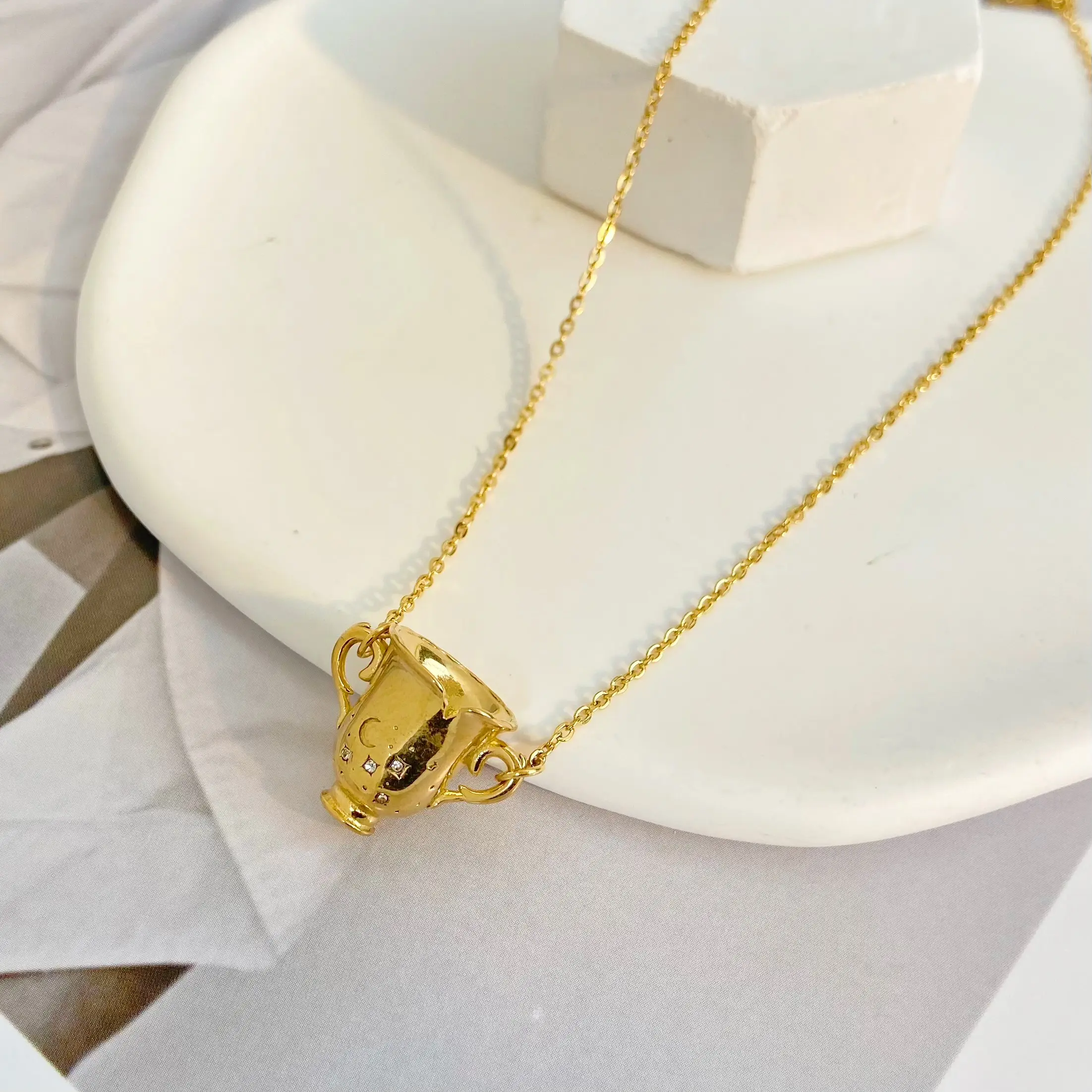 New Fashion 18K Gold Stainless Steel Color Preservation Wine Glass Type Upper Diamond Pendant Necklace Gold Women's Jewelry 2024