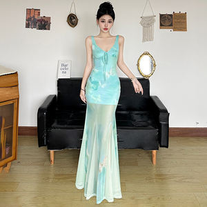 Vestido Maxi Azul Menta con Cuello en V, Efecto Moldeador de Busto, Cintura Ajustada, Dobladillo de Sirena, Parches de Malla en Contraste, Estilo Resort - Product Image 2