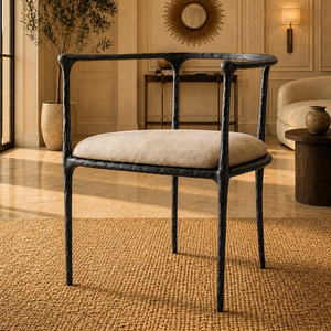 Poltrona Moderna Minimalista con Schienale Arcuato, Struttura in Metallo Martellato a Mano, Cuscino Morbido e Braccioli in Pelle - Product Image 1