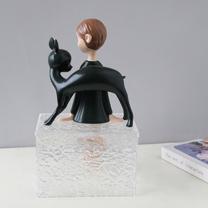Evelyn Statuetta Moderna Minimalista Trendy a Forma di Ragazza con Cervo, Arredamento per Showroom, Ufficio Vendite, Hall dell'<span class=keywords><strong>Hotel</strong></span> - Product Image 6