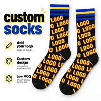Chaussettes mi-mollet noires personnalisées, imprimé lettres style pixel art rétro, bord côtelé rayé, chaussettes en tricot doux pour logo personnalisé