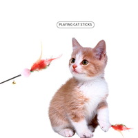 Jouet interactif en gros pour chat : bâton de chat multicolore avec plumes, clochette et balle en peluche