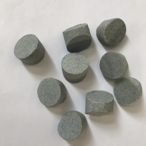 Kepingan <span class=keywords><strong>Media</strong></span> penggiling abrasif Grit keramik <span class=keywords><strong>Al2O3</strong></span> peledakan dan pemotongan efisien <span class=keywords><strong>Media</strong></span> bahan Aluminium plastik dalam bentuk Grit - Product Image 4