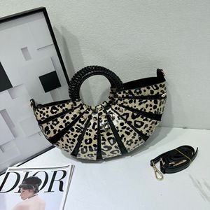 Cross-border European American 2026 New Fashion Fan Shell <strong>Bag</strong> Trendy Outgoing Hollow Mother <strong>Son</strong> Portable String Single Strap - Product Image 3