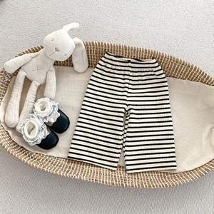 Completo Formale Primaverile per Bambine con Giacca a Righe e <span class=keywords><strong>Pantaloni</strong></span> a Gamba Larga, Set di 2 Pezzi - Product Image 6