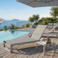 Chaise longue de piscine extérieure en aluminium robuste Foshan Darwin avec coussin en maille résistant aux UV et antirouille