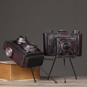 Modelo de Cámara Vintage Pintado a Mano en Resina con Trípode, Forma Irregular, Decoración Artística para el Hogar - Product Image 5