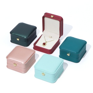 Wholesales High End <b>LED</b> Light Jewelry Box Luxury PU Leather with Crown Flip Top Necklace Ring Pendant Bracelet Jewelry Boxes - Product Image 3