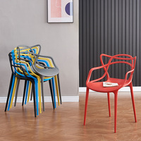 Ensemble de salle à manger de style moderne, chaises empilables en plastique rembourrées colorées, dossier en forme d'arbre, élégantes pour hôtels, cafés, restaurants