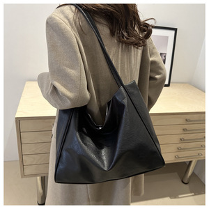 <span class=keywords><strong>Sac</strong></span> fourre-tout à bandoulière en <span class=keywords><strong>cuir</strong></span> PU grande capacité pour femme, nouvelle collection automne-hiver, tendance et élégant, doublure en polyester - Product Image 4