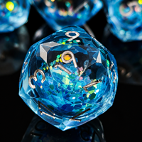 Ensemble de 7 dés de D&D en résine facettée, faits à la main, écologiques, bleu radiant, à cœur liquide scintillant, à bords vifs, polyédriques, pour jeux de table