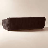Ensemble de canapés de salon en velours chocolat à silhouette sculpturale, avec accoudoirs froncés et support en bois
