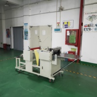 Machine de découpe automatique rouleau-à-feuille 34 m/min, découpeuse tout-en-un personnalisée pour tissu, papier, film PVC et ruban isolant