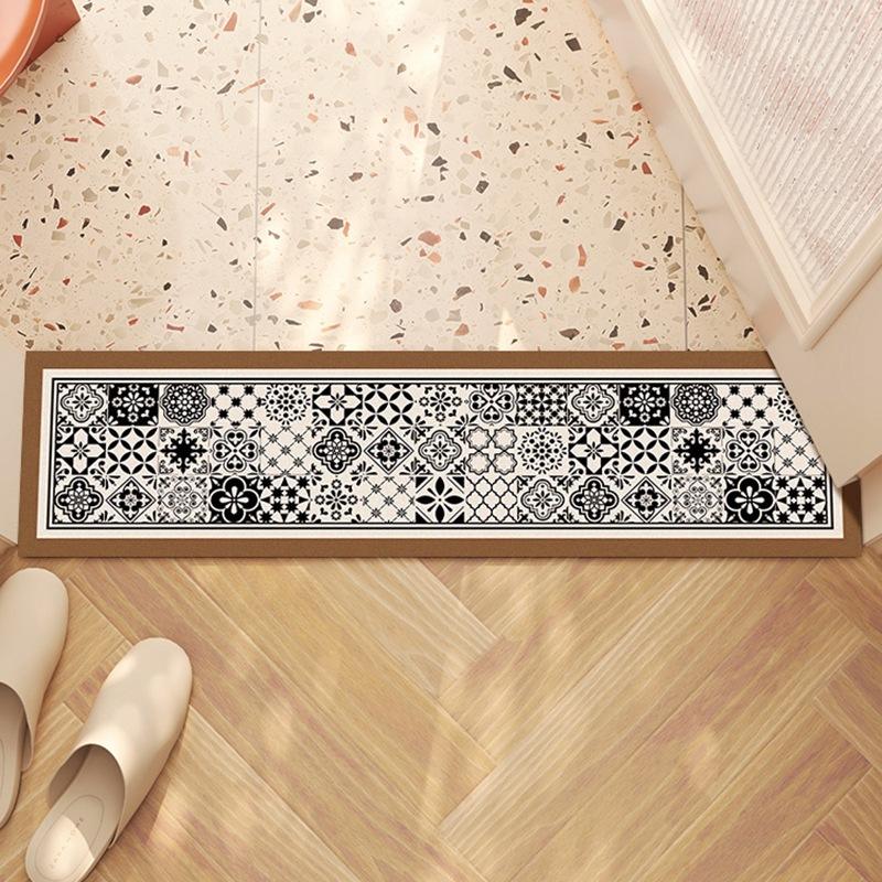 Café con azulejos florales retro.