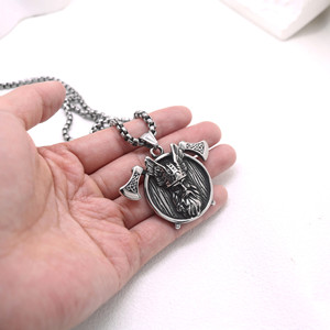 Collar con Colgante Vikingo Unisex de Acero Inoxidable y Diseño de Hachas de Guerra para Joyería de Moda - Product Image 4