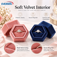 Boîte à bijoux hexagonale de luxe en velours avec logo personnalisé, mini emballage cadeau pour bijoux, boîte à bijoux en velours haut de gamme pour présentation de demande en mariage
