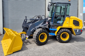 Cargadora de Ruedas Eléctrica XC918EV Nueva, Equipo Compacto con Múltiples Accesorios: Cucharón, Horquilla, Pala para Nieve para Diversas Aplicaciones - Product Image 4