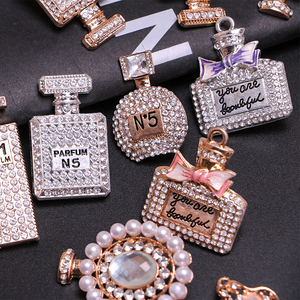 Groothandel Vrouwen Diy Designer Crystal Letter Accessoires Custom Luxe Decoratie Klompen Schoenen Charme
