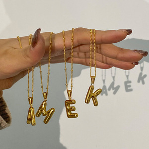 Collier avec lettres 3D en relief, 26 lettres, pendentif initial en forme de ballon plaqué or, collier personnalisé avec nom en acier inoxydable - Product Image 4