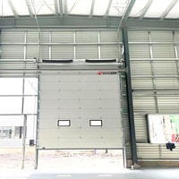 Porte sectionnelle industrielle enroulable de levage aérien en acier coupe-vent automatique avec surface finie pour ateliers